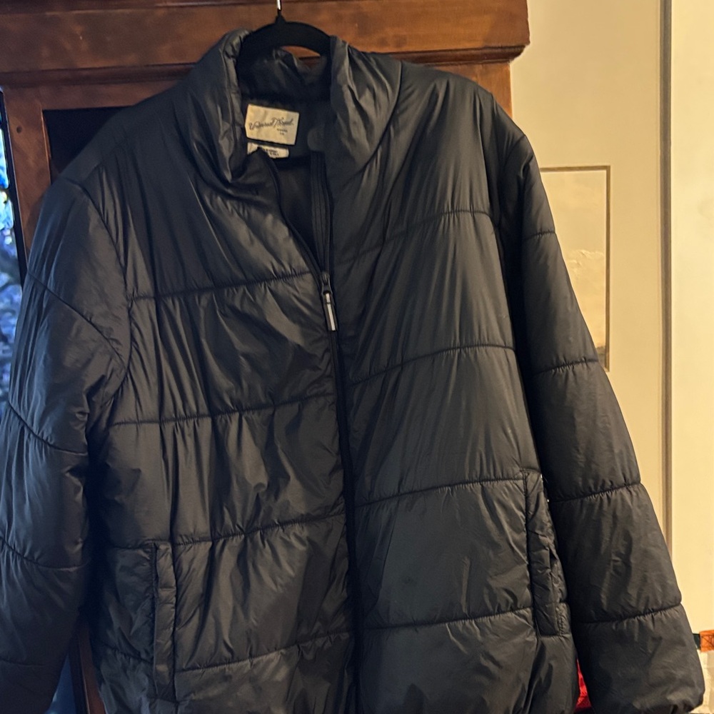 Universal Thread Water Resistant Jacket - Picture 5 of 6